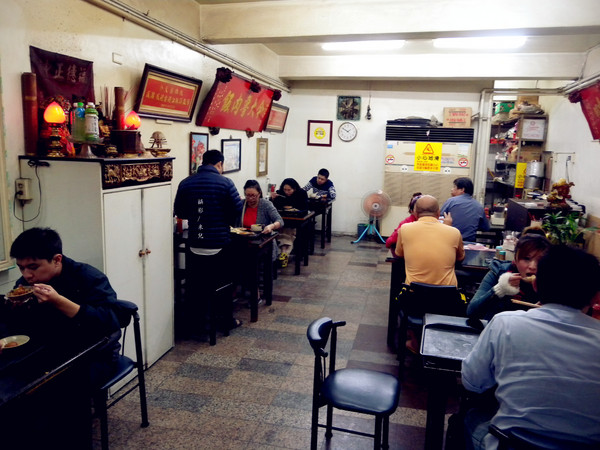 今大魯肉飯:【新北市三重區。小吃】今大魯肉飯 三重在地人的好滋味 魯肉飯好好吃! 價錢親民 愛吃滷肉飯者不可錯過