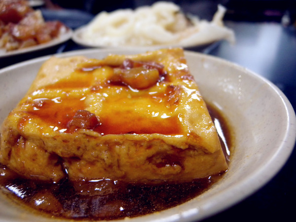 今大魯肉飯:【新北市三重區。小吃】今大魯肉飯 三重在地人的好滋味 魯肉飯好好吃! 價錢親民 愛吃滷肉飯者不可錯過