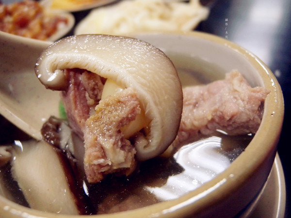 今大魯肉飯:【新北市三重區。小吃】今大魯肉飯 三重在地人的好滋味 魯肉飯好好吃! 價錢親民 愛吃滷肉飯者不可錯過