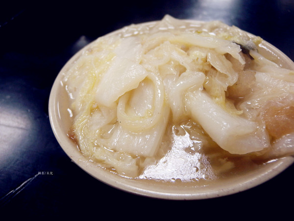 今大魯肉飯:【新北市三重區。小吃】今大魯肉飯 三重在地人的好滋味 魯肉飯好好吃! 價錢親民 愛吃滷肉飯者不可錯過