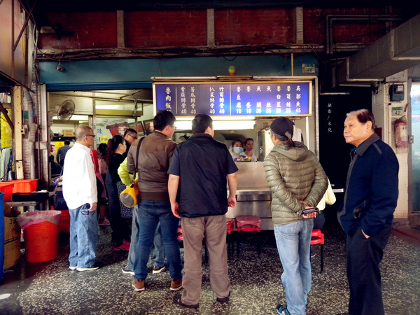 今大魯肉飯:【新北市三重區。小吃】今大魯肉飯 三重在地人的好滋味 魯肉飯好好吃! 價錢親民 愛吃滷肉飯者不可錯過