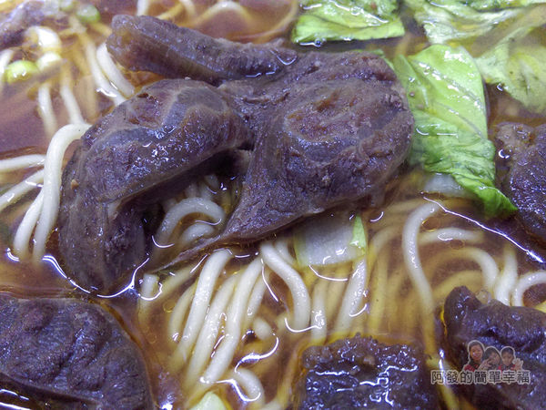 呷霸牛肉麵10-牛肉麵(大)-特寫.jpg