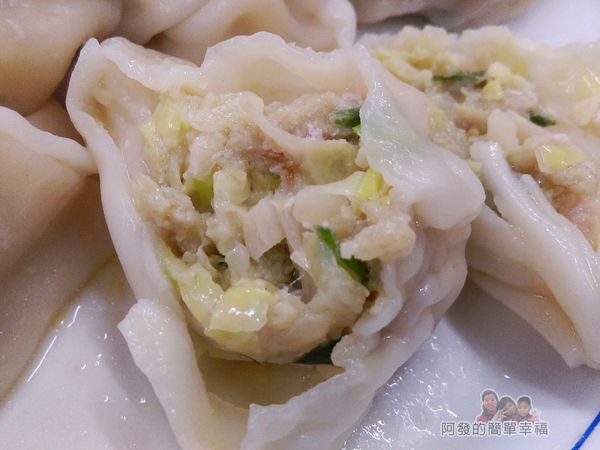 呷霸牛肉麵19-水餃內餡.jpg