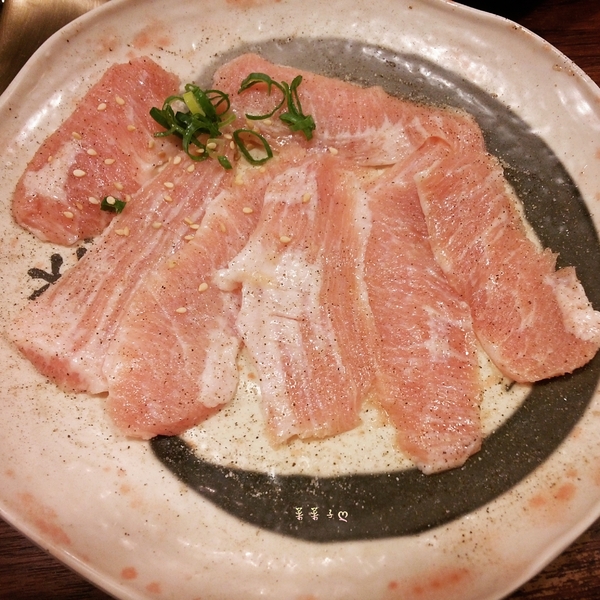 乾杯日式燒肉：[台北大安] 絕無冷場的燒肉居酒屋 ♥ 『乾杯日式燒肉』♥ 不容錯過的親親豬五花(內文贈牛五花兌換刮刮卡)