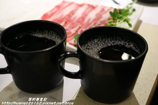 郁之町:【新北新莊區】新莊火鍋『郁之町鍋物』清淡好湯頭,幸福新滋味~