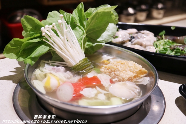 郁之町:【新北新莊區】新莊火鍋『郁之町鍋物』清淡好湯頭,幸福新滋味~