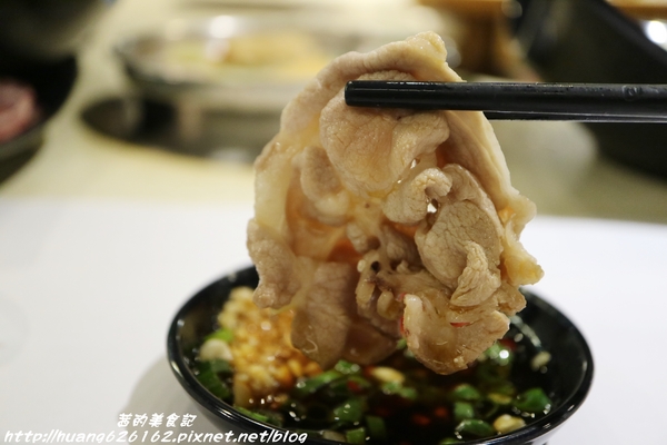 郁之町:【新北新莊區】新莊火鍋『郁之町鍋物』清淡好湯頭,幸福新滋味~