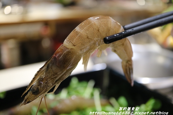 郁之町:【新北新莊區】新莊火鍋『郁之町鍋物』清淡好湯頭,幸福新滋味~