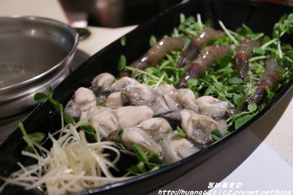 郁之町:【新北新莊區】新莊火鍋『郁之町鍋物』清淡好湯頭,幸福新滋味~