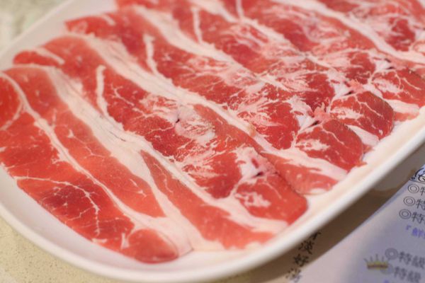 【新莊餐廳】大元寶涮涮鍋-超大份量肉盤,平價的美味