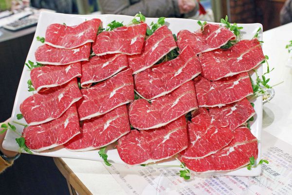 【新莊餐廳】大元寶涮涮鍋-超大份量肉盤,平價的美味