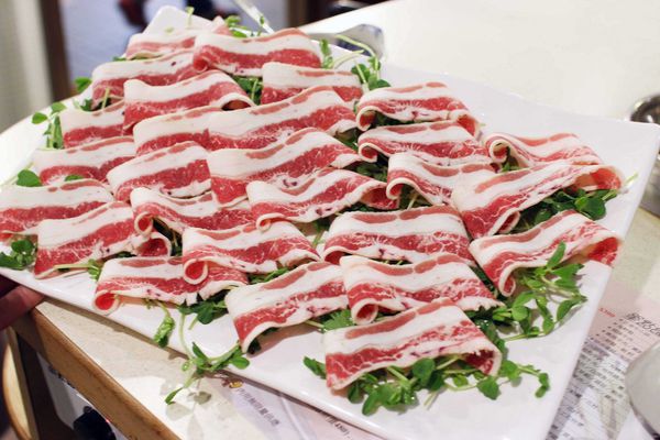 【新莊餐廳】大元寶涮涮鍋-超大份量肉盤,平價的美味