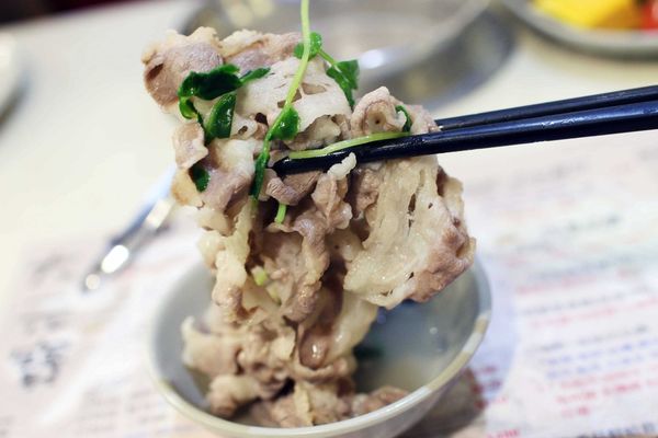 【新莊餐廳】大元寶涮涮鍋-超大份量肉盤,平價的美味