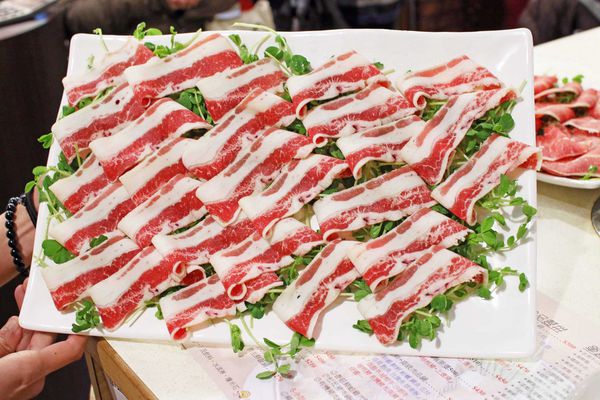 【新莊餐廳】大元寶涮涮鍋-超大份量肉盤,平價的美味