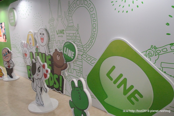 LINE FRIENDS互動樂園：【台北市林】LINE FRIENDS互動樂園－LINE主題人物跟你相見歡！可愛的饅頭人、兔兔等，還有四公尺高的熊大！（科學教育館七樓）