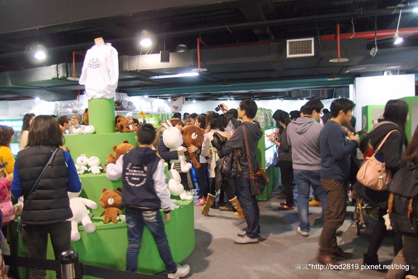 LINE FRIENDS互動樂園：【台北市林】LINE FRIENDS互動樂園－LINE主題人物跟你相見歡！可愛的饅頭人、兔兔等，還有四公尺高的熊大！（科學教育館七樓）
