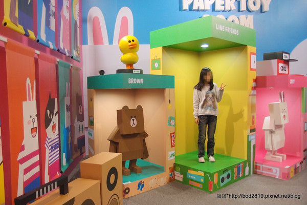 LINE FRIENDS互動樂園：【台北市林】LINE FRIENDS互動樂園－LINE主題人物跟你相見歡！可愛的饅頭人、兔兔等，還有四公尺高的熊大！（科學教育館七樓）
