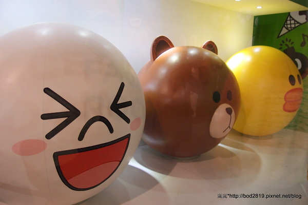 LINE FRIENDS互動樂園：【台北市林】LINE FRIENDS互動樂園－LINE主題人物跟你相見歡！可愛的饅頭人、兔兔等，還有四公尺高的熊大！（科學教育館七樓）