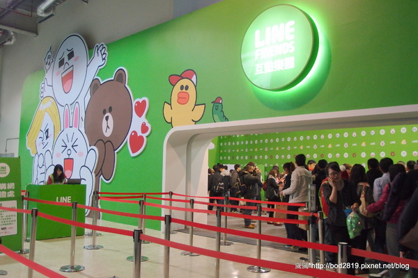 LINE FRIENDS互動樂園：【台北市林】LINE FRIENDS互動樂園－LINE主題人物跟你相見歡！可愛的饅頭人、兔兔等，還有四公尺高的熊大！（科學教育館七樓）