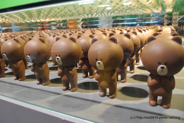 LINE FRIENDS互動樂園：【台北市林】LINE FRIENDS互動樂園－LINE主題人物跟你相見歡！可愛的饅頭人、兔兔等，還有四公尺高的熊大！（科學教育館七樓）