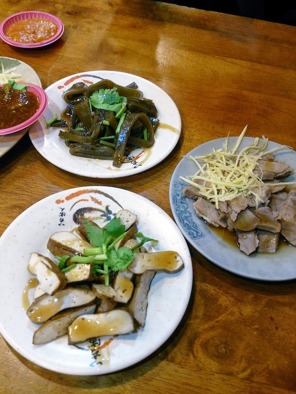 蘆洲切仔麵：蘆洲湧蓮寺附近的**蘆洲切仔麵**