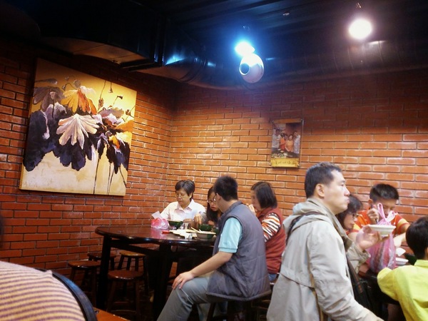 蘆洲切仔麵：蘆洲湧蓮寺附近的**蘆洲切仔麵**