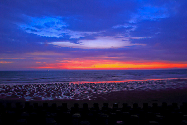 海天一線看海區：[遊記]【新竹市】南寮漁港。 海天一線看海區火燒雲美景