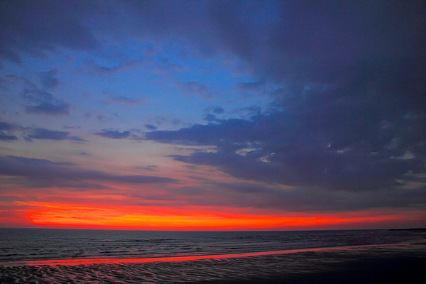 海天一線看海區：[遊記]【新竹市】南寮漁港。 海天一線看海區火燒雲美景