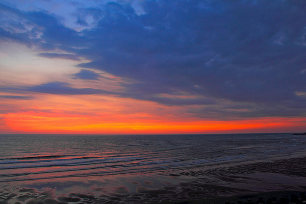海天一線看海區：[遊記]【新竹市】南寮漁港。 海天一線看海區火燒雲美景