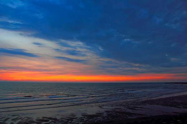 海天一線看海區：[遊記]【新竹市】南寮漁港。 海天一線看海區火燒雲美景