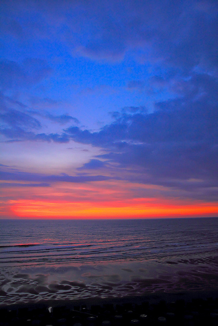 海天一線看海區：[遊記]【新竹市】南寮漁港。 海天一線看海區火燒雲美景