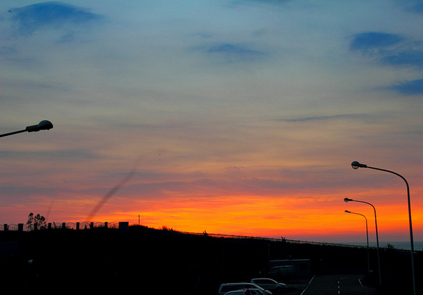 海天一線看海區：[遊記]【新竹市】南寮漁港。 海天一線看海區火燒雲美景