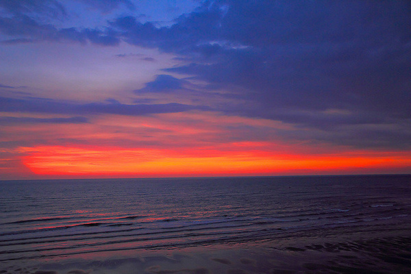 海天一線看海區：[遊記]【新竹市】南寮漁港。 海天一線看海區火燒雲美景