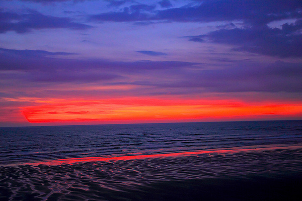 海天一線看海區：[遊記]【新竹市】南寮漁港。 海天一線看海區火燒雲美景