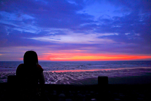 海天一線看海區：[遊記]【新竹市】南寮漁港。 海天一線看海區火燒雲美景