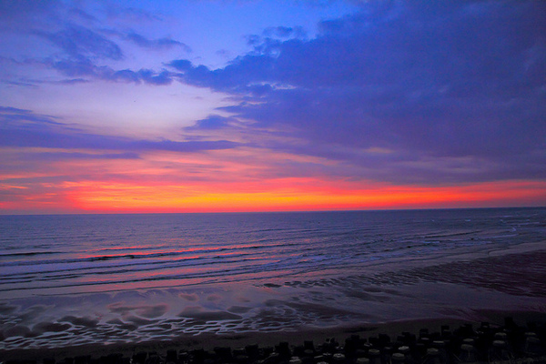 海天一線看海區：[遊記]【新竹市】南寮漁港。 海天一線看海區火燒雲美景