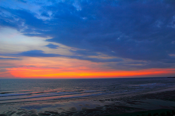 海天一線看海區：[遊記]【新竹市】南寮漁港。 海天一線看海區火燒雲美景