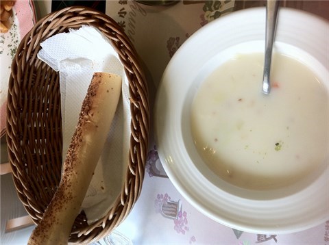 培根蔬菜濃湯和餐前麵包 - 三重區的亞米小鎮)