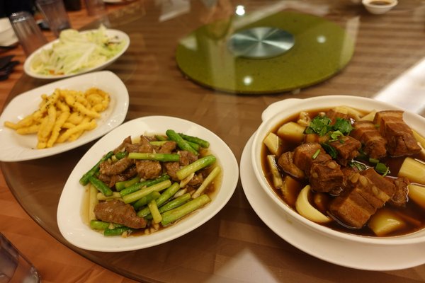 阿秋大肥鵝:(胖樺食記)台中推薦必吃美食『阿秋大肥鵝』。眾多熱炒美味下飯適合多人聚餐公司尾牙