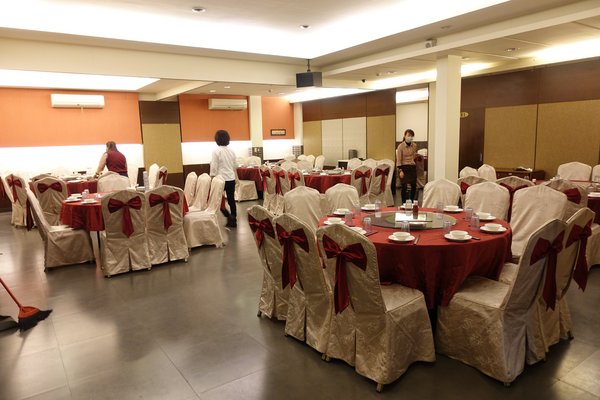 阿秋大肥鵝:(胖樺食記)台中推薦必吃美食『阿秋大肥鵝』。眾多熱炒美味下飯適合多人聚餐公司尾牙