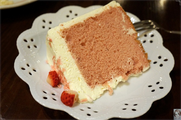 CHIFFON:台北 捷運中山站 CHIFFON~美味戚風蛋糕裡藏著人氣炸雞