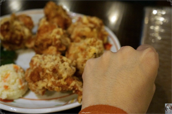 CHIFFON:台北 捷運中山站 CHIFFON~美味戚風蛋糕裡藏著人氣炸雞