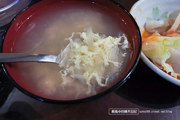 CHIFFON:【台北|CHIFFON CAKE】炸雞味美 甜點值得期待!!