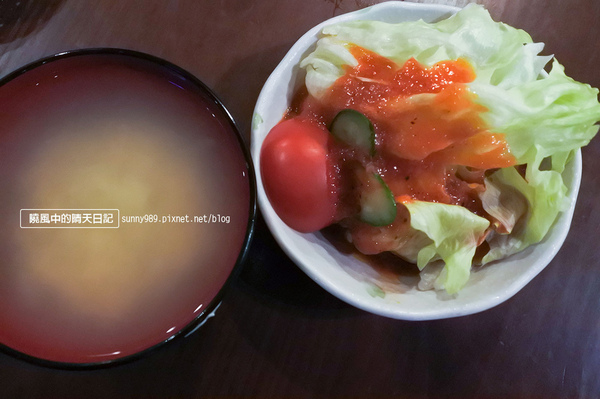 CHIFFON:【台北|CHIFFON CAKE】炸雞味美 甜點值得期待!!