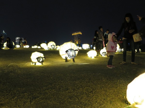 中央公園站：野放吉羊幸福久久~