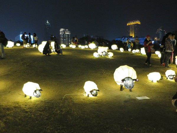 中央公園站：野放吉羊幸福久久~