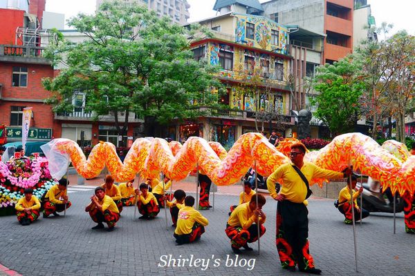 淡水老街:淡水老街邂逅紫藤花
