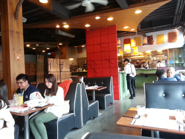 MoMo Pasta 義式料理餐廳：台中中友。MoMo Pasta 義式料理餐廳