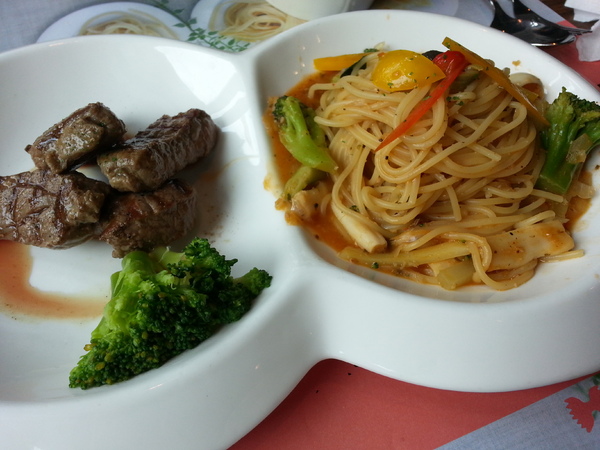 MoMo Pasta 義式料理餐廳：台中中友。MoMo Pasta 義式料理餐廳