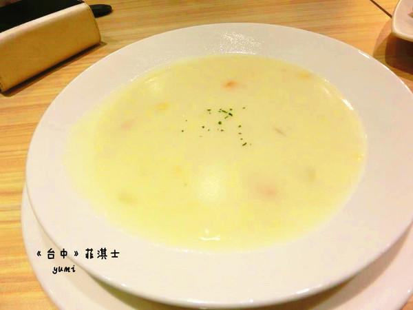 LOPHIL'S菲淇士義式廚房：【台中食記】一中商圈學生最愛♥平價義大利麵@LOPHIL'S菲淇士義式廚房